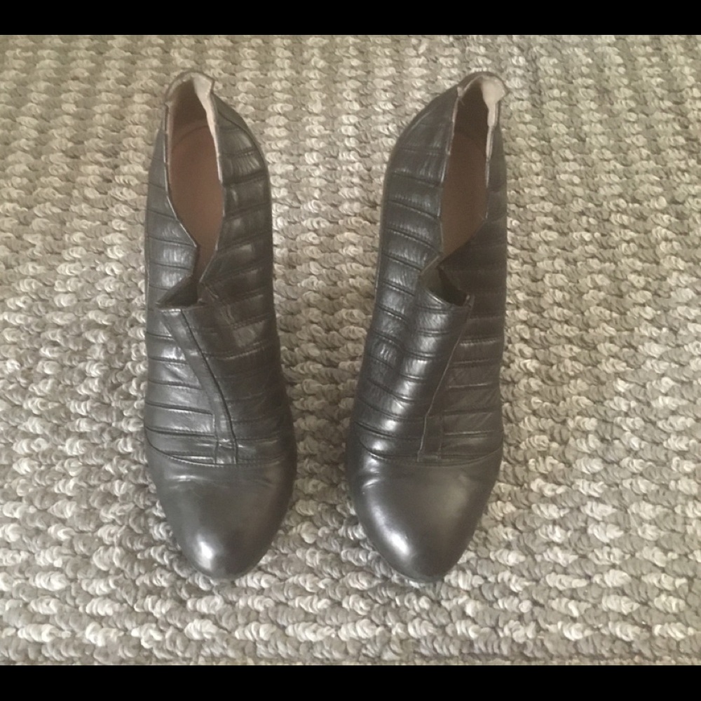 🆕LISTING CHANEL BLACK BOOTIES 💥RARE 💯Authentic - Picture 3 of 7